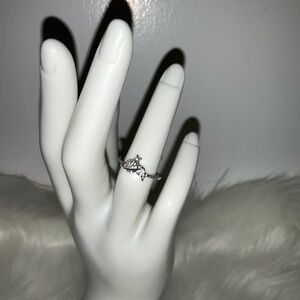 Elegant Silver Women's Ring Size 5